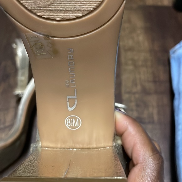 Gold CL by Laundry block heel sandals - Picture 5 of 7
